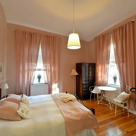 Rosa Apartment